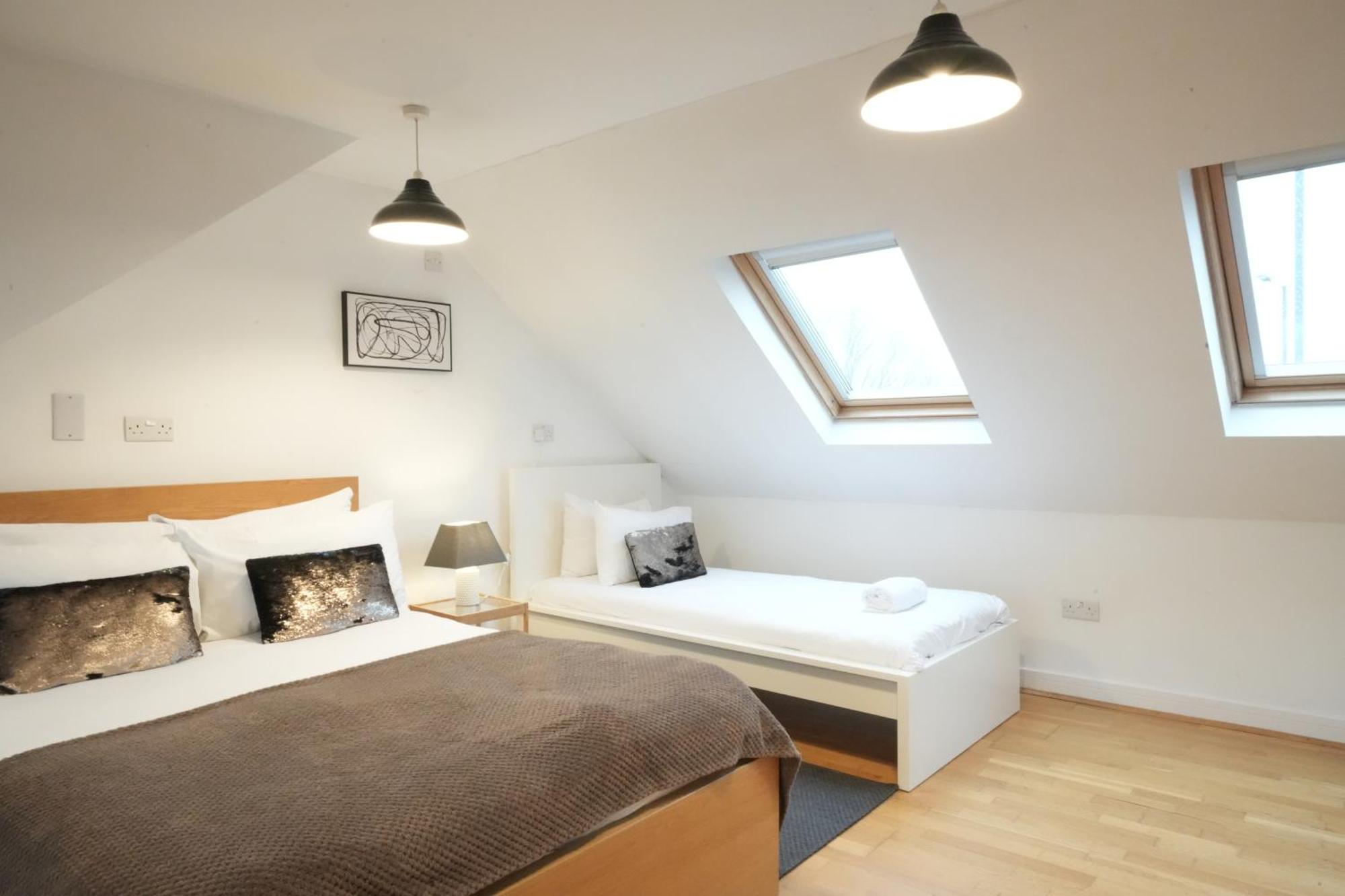Great Airport Sleep Apartment Harmondsworth Екстериор снимка