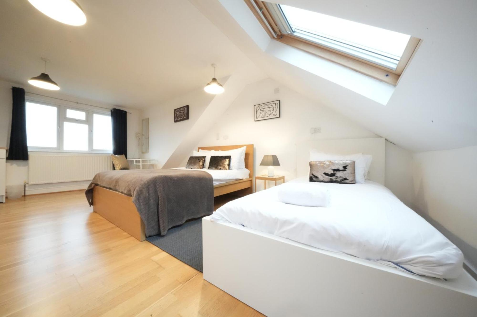 Great Airport Sleep Apartment Harmondsworth Екстериор снимка