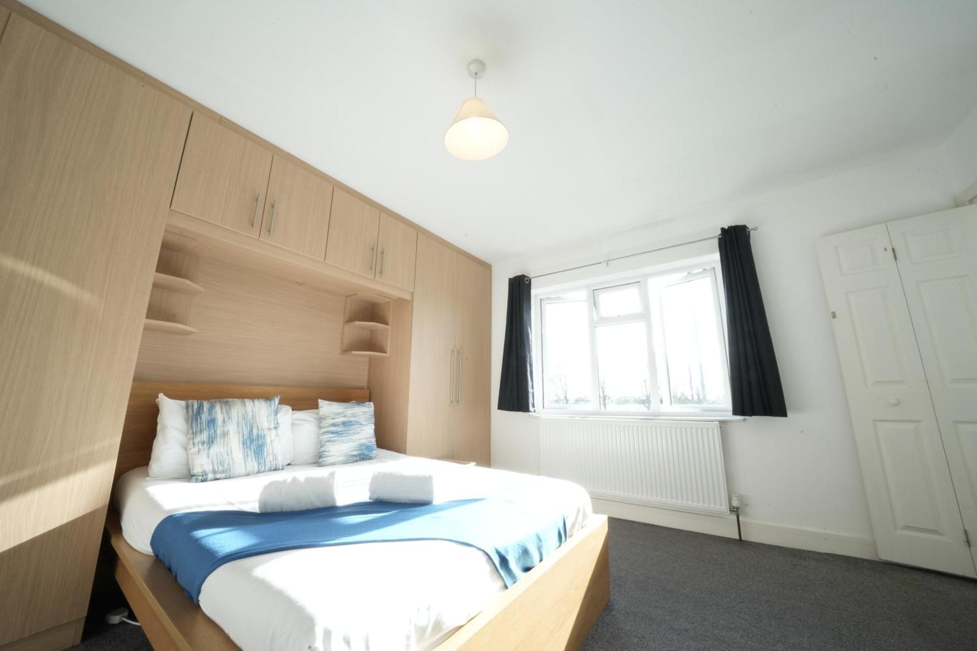 Great Airport Sleep Apartment Harmondsworth Екстериор снимка