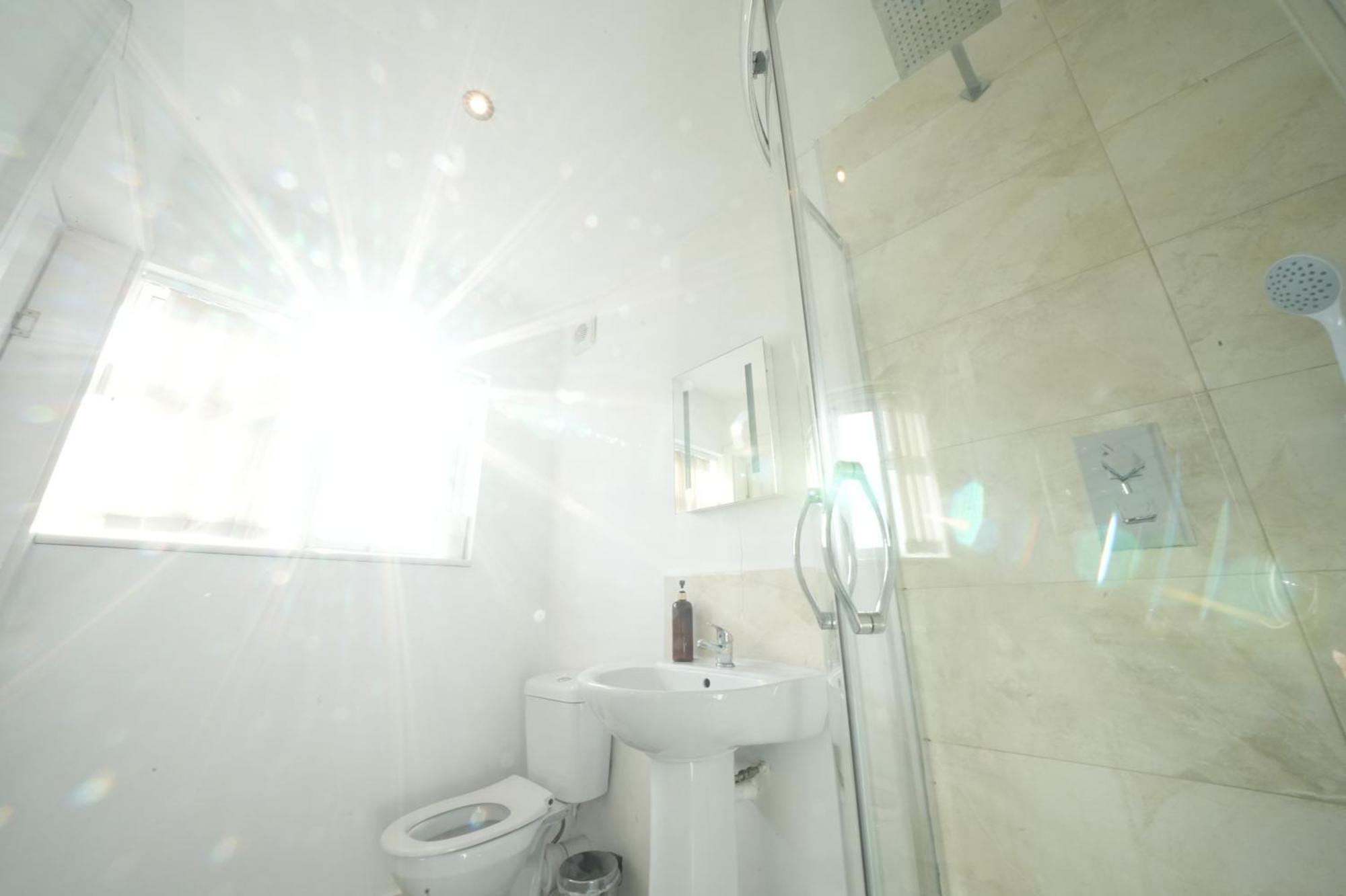 Great Airport Sleep Apartment Harmondsworth Екстериор снимка