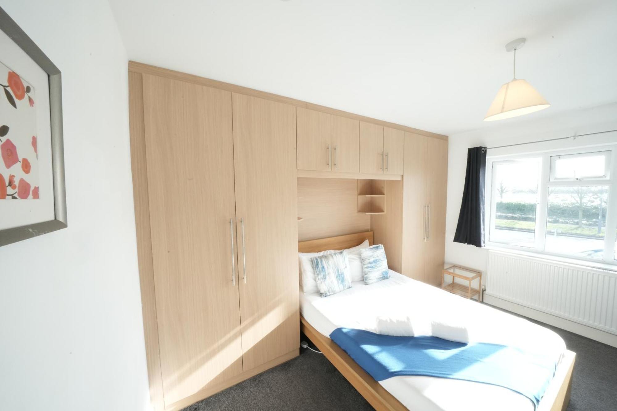 Great Airport Sleep Apartment Harmondsworth Екстериор снимка