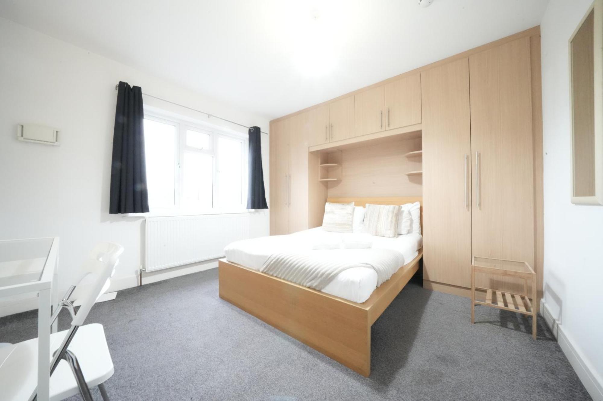 Great Airport Sleep Apartment Harmondsworth Екстериор снимка