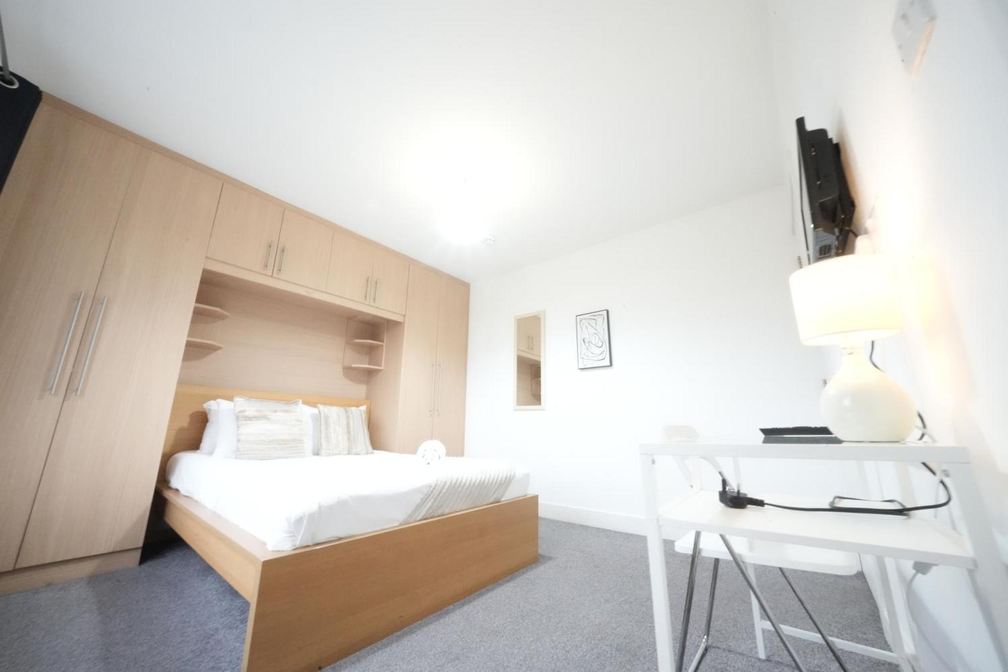 Great Airport Sleep Apartment Harmondsworth Екстериор снимка