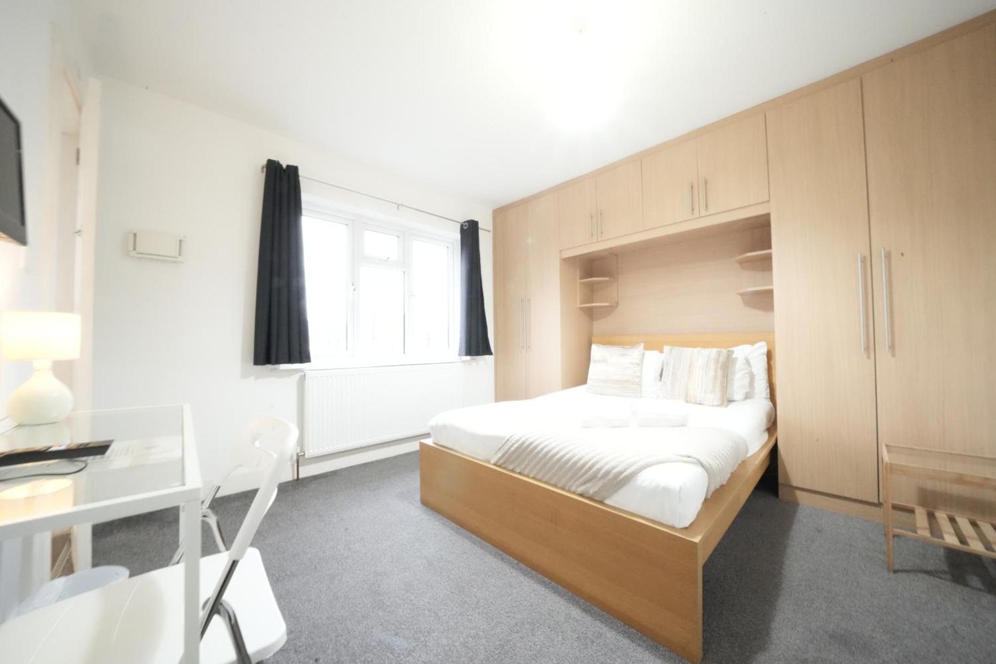 Great Airport Sleep Apartment Harmondsworth Екстериор снимка
