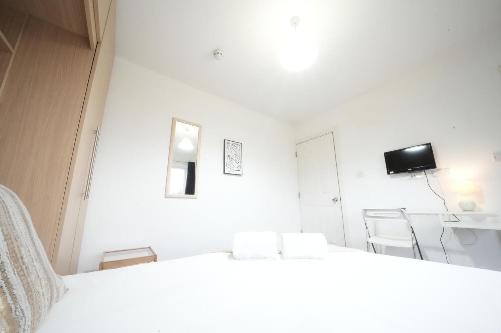 Great Airport Sleep Apartment Harmondsworth Екстериор снимка