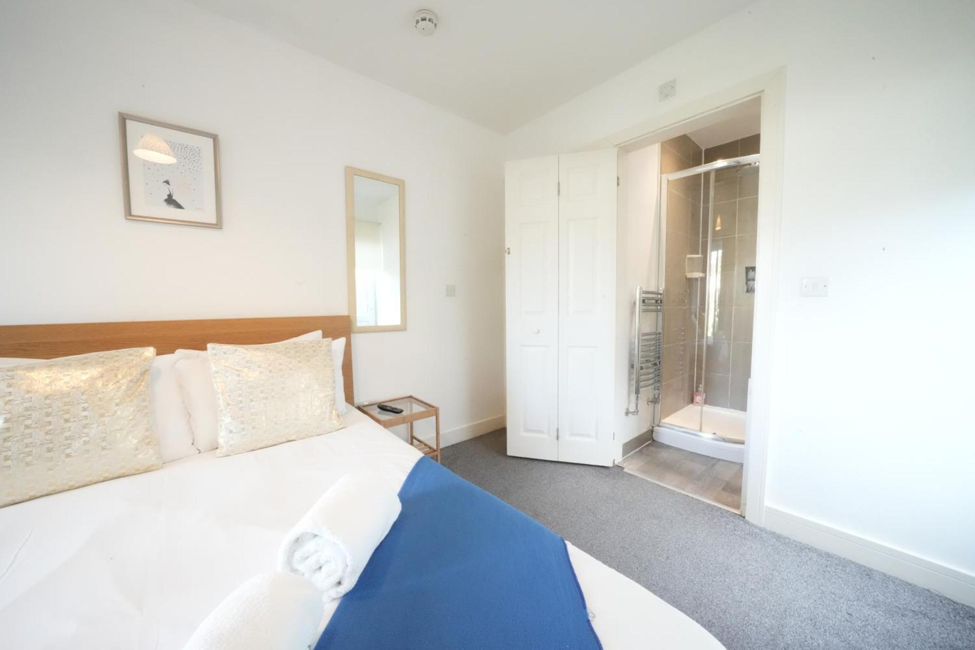 Great Airport Sleep Apartment Harmondsworth Екстериор снимка