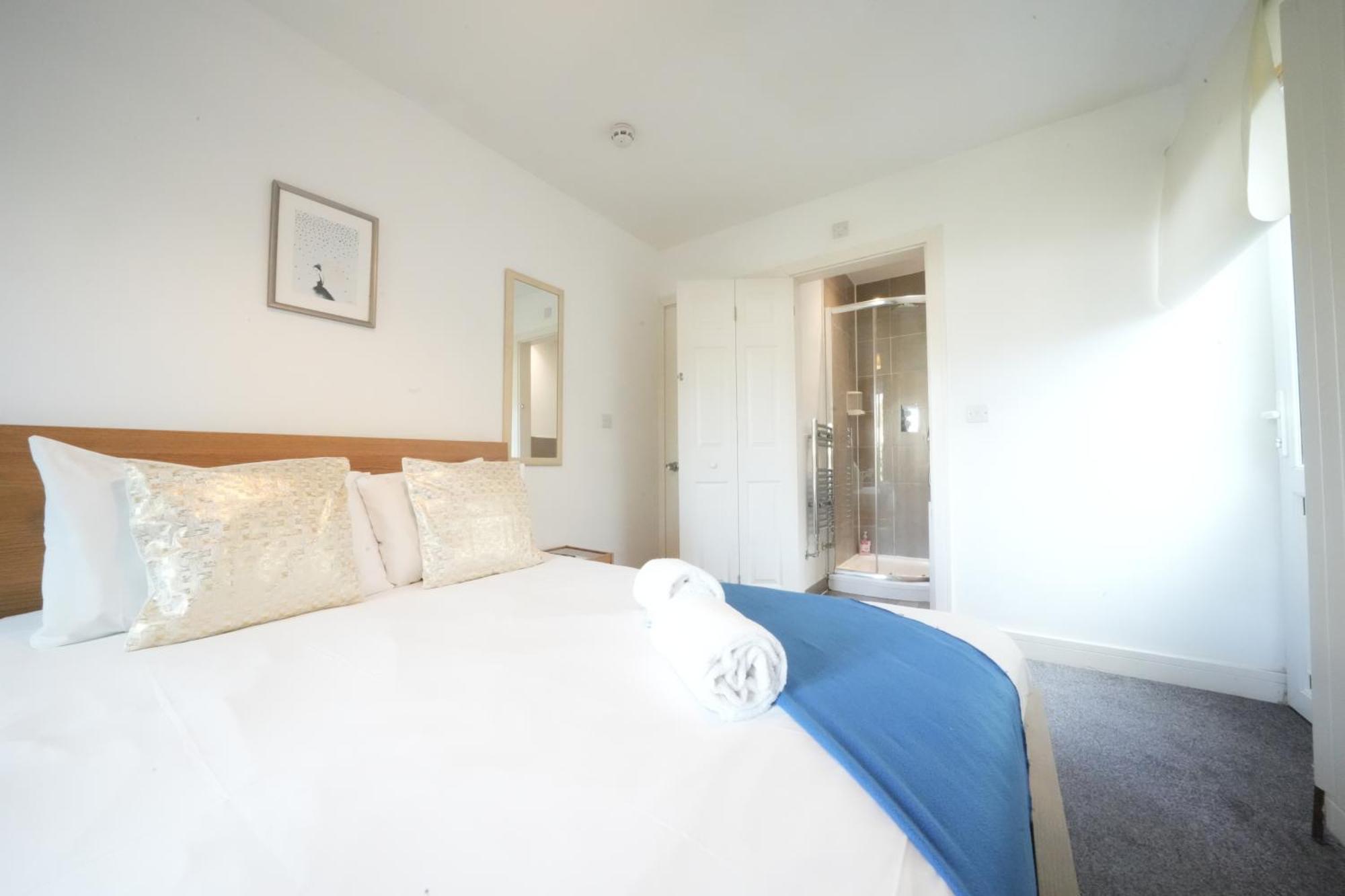 Great Airport Sleep Apartment Harmondsworth Екстериор снимка