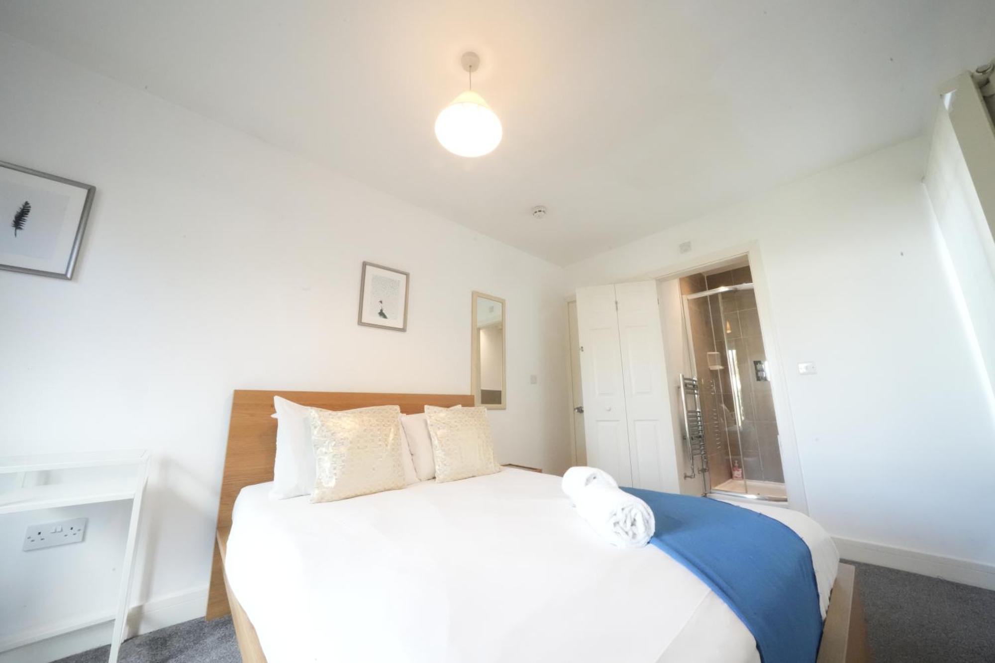 Great Airport Sleep Apartment Harmondsworth Екстериор снимка