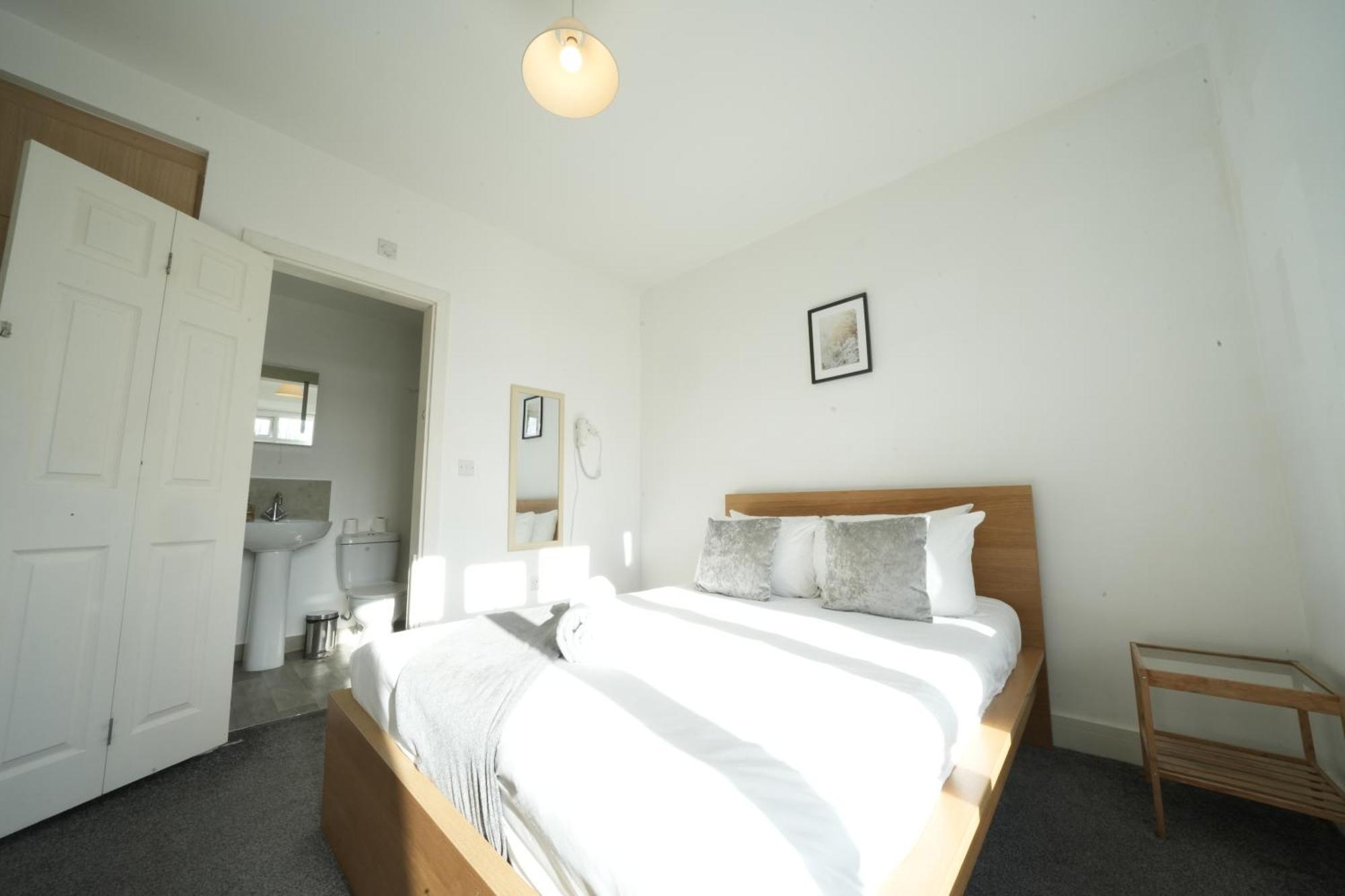 Great Airport Sleep Apartment Harmondsworth Екстериор снимка